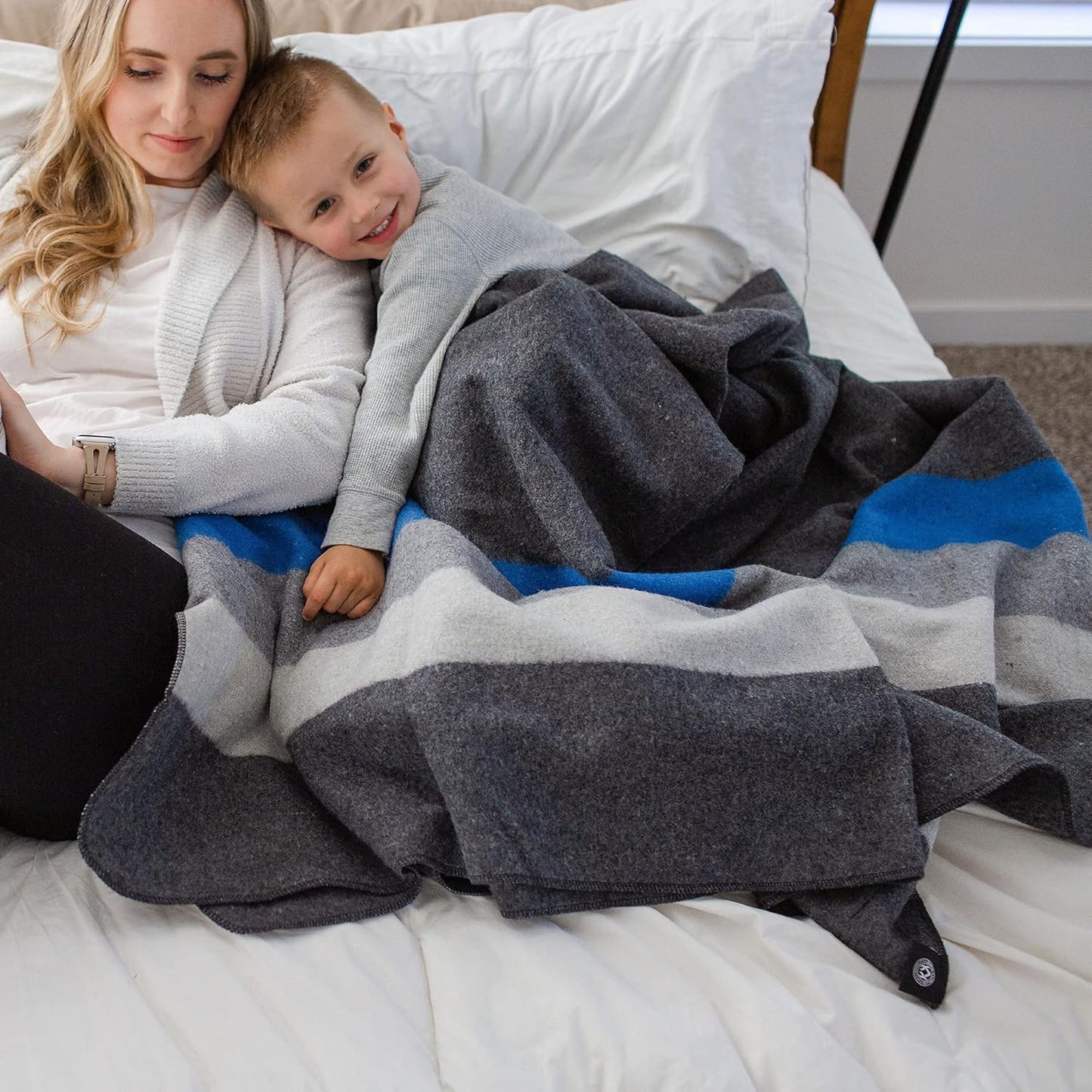 Arcturus White Blue Gray Wool Blanket and Carry Straps Bundle